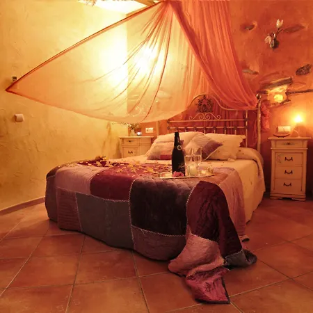 Romantic House For 2 People With Jacuzzi Holiday home Laroya