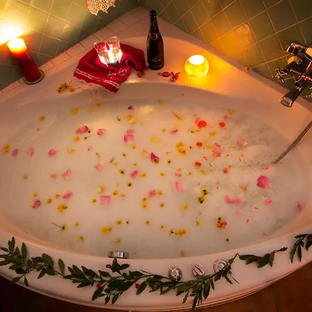 Romantic House For 2 People With Jacuzzi Laroya